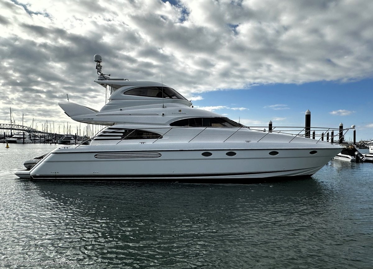 Fairline Squadron 55 Motor yacht durable boat engine, powerful marine propulsion, Honda BF200 motor, saltwater outboard engine, advanced marine technology, reliable boat motor.